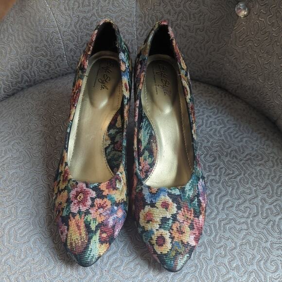 EUC Soft Style Floral Pumps, 10 - Picture 3 of 8